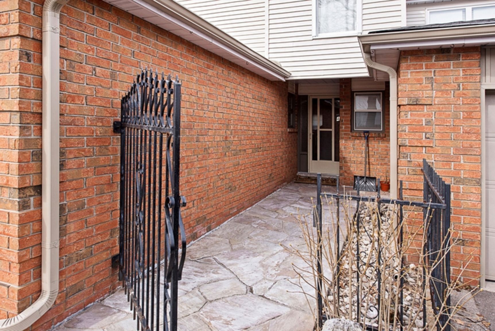 2500 Brant Street — photo 3