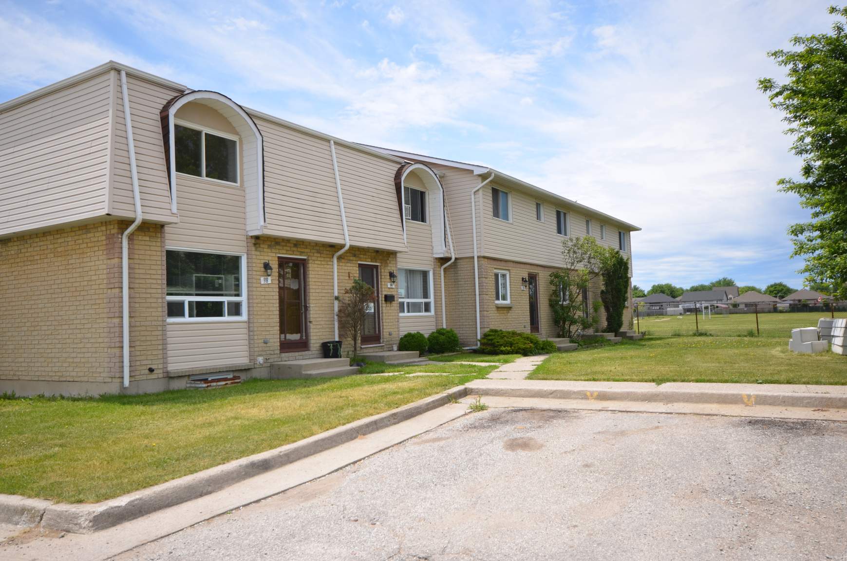 Queensgate Manor — 348 Cameron Street