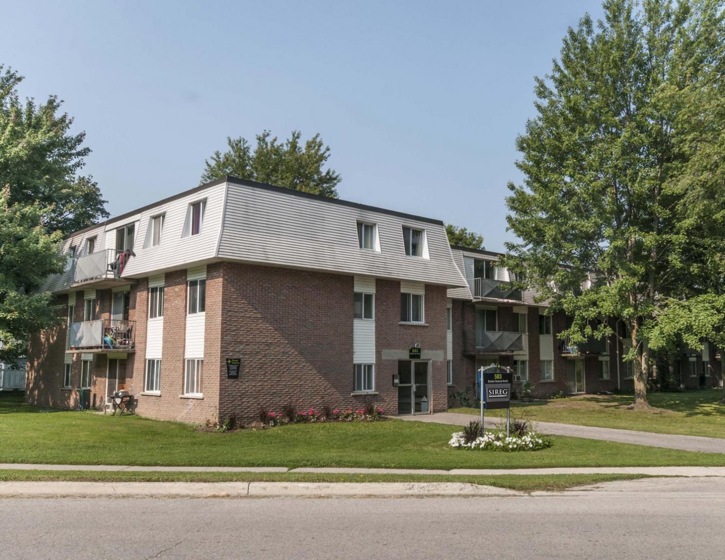 Barber Avenue Townhomes — 583–689 Barber Avenue North