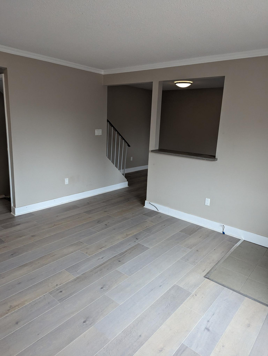 700 Parkhill Road West — photo 3