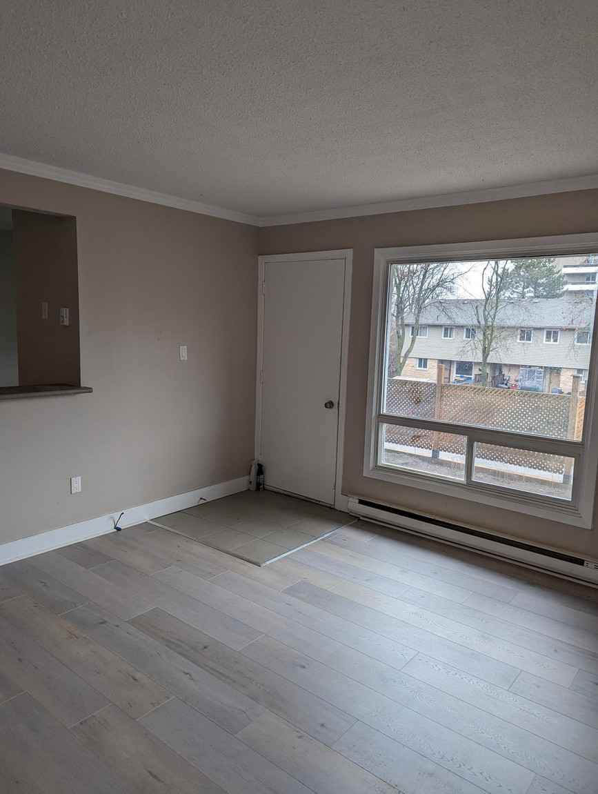 700 Parkhill Road West — photo 4