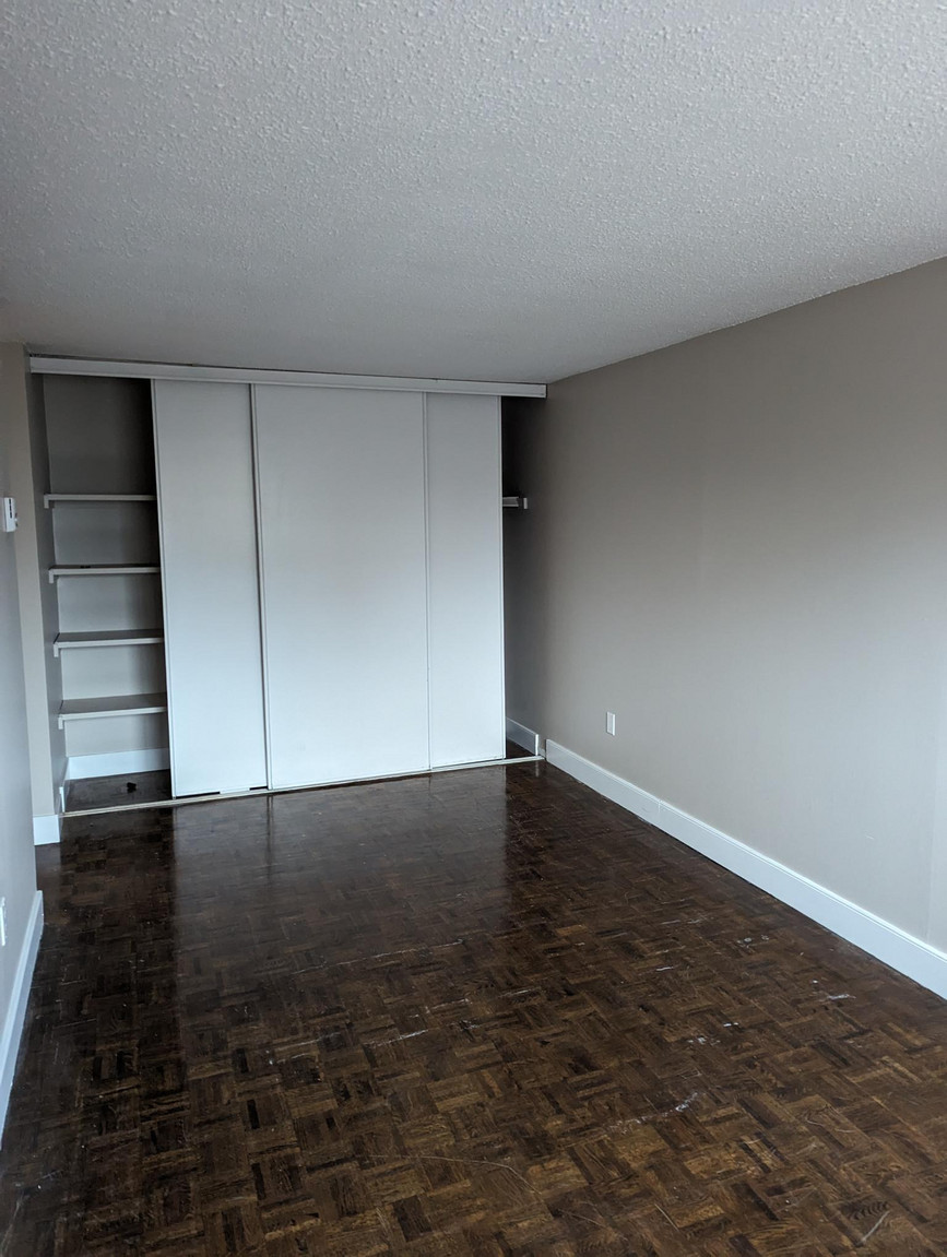 700 Parkhill Road West — photo 8