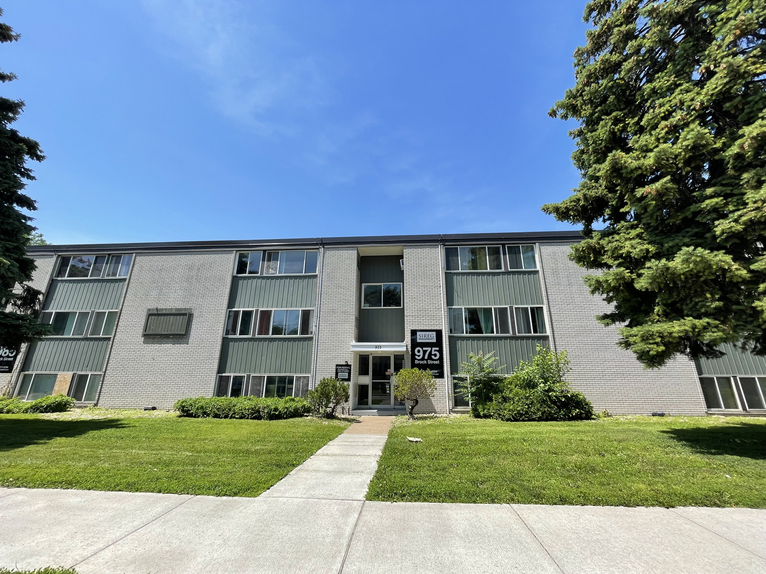 975 Brock Street — photo 3